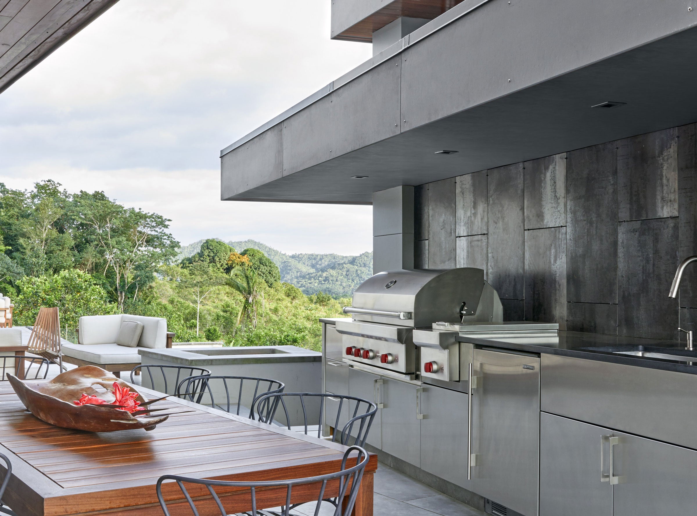 SubZero and Wolf Outdoor Kitchens at Expressions Home Gallery